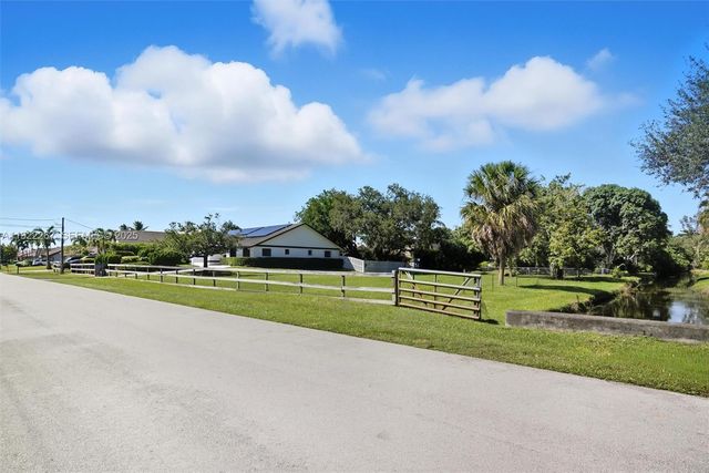 11521 NW 23rd St, Plantation, FL 33323