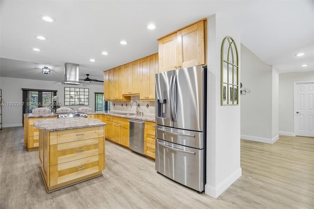 11521 NW 23rd St, Plantation, FL 33323