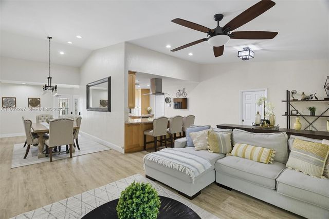 11521 NW 23rd St, Plantation, FL 33323