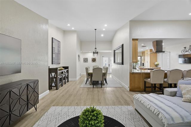 11521 NW 23rd St, Plantation, FL 33323