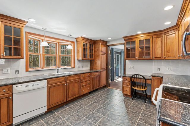 10 Fox Den Road, Hollis, NH 03049