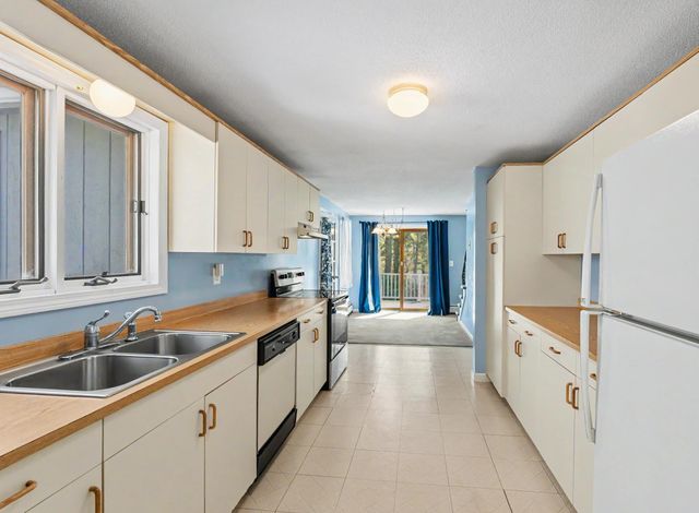 10 Fox Den Road, Hollis, NH 03049