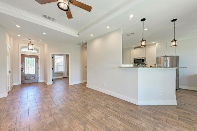 110 Chaumont ST, Kingsland, TX 78639