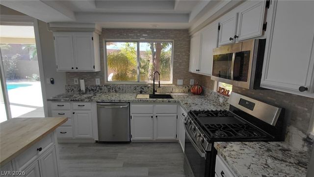 13 Desert Dawn Lane, Henderson, NV 89074