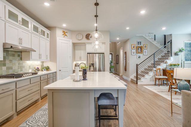 2132 Rolling Oaks Drive, Fort Worth, TX 76008