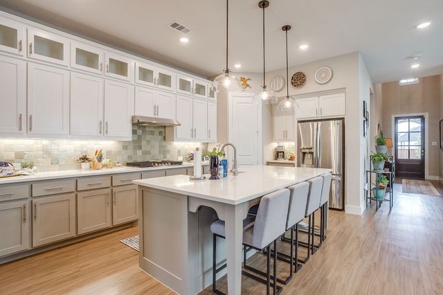 2132 Rolling Oaks Drive, Fort Worth, TX 76008