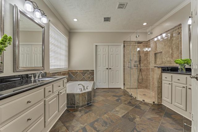 170 N Hazelcrest Circle, The Woodlands, TX 77382