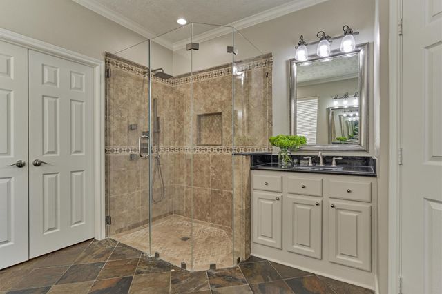 170 N Hazelcrest Circle, The Woodlands, TX 77382