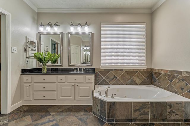 170 N Hazelcrest Circle, The Woodlands, TX 77382