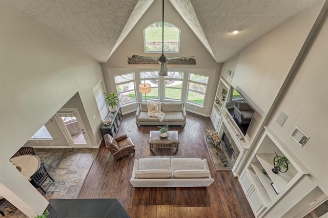 170 N Hazelcrest Circle, The Woodlands, TX 77382