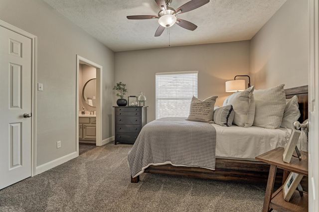 170 N Hazelcrest Circle, The Woodlands, TX 77382