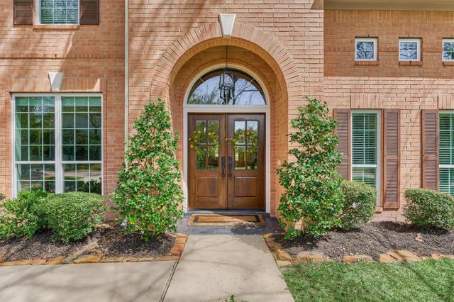 170 N Hazelcrest Circle, The Woodlands, TX 77382