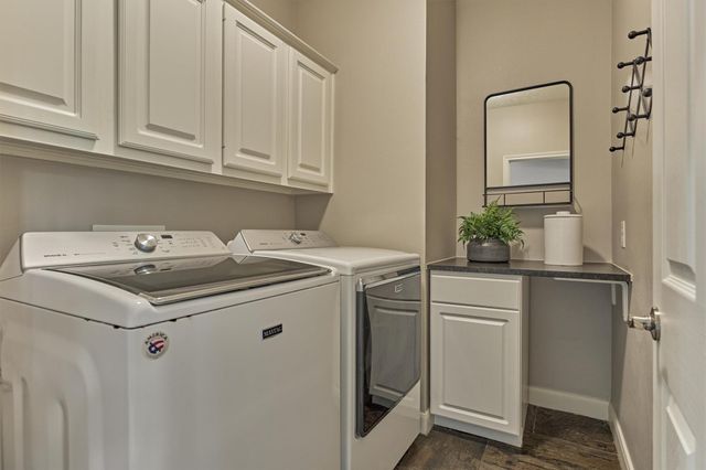 170 N Hazelcrest Circle, The Woodlands, TX 77382