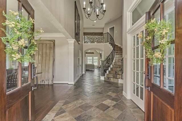 170 N Hazelcrest Circle, The Woodlands, TX 77382