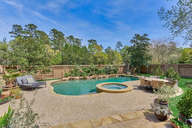 170 N Hazelcrest Circle, The Woodlands, TX 77382