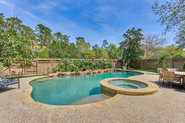 170 N Hazelcrest Circle, The Woodlands, TX 77382