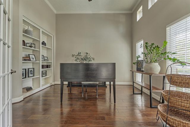 170 N Hazelcrest Circle, The Woodlands, TX 77382