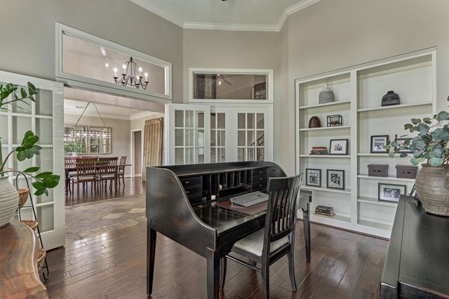 170 N Hazelcrest Circle, The Woodlands, TX 77382