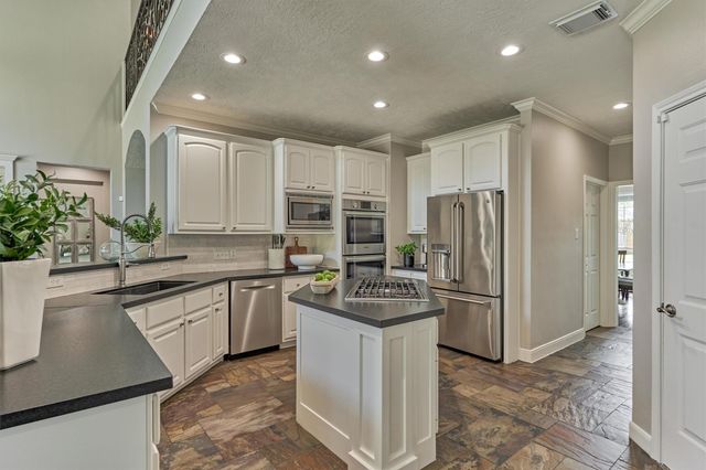 170 N Hazelcrest Circle, The Woodlands, TX 77382