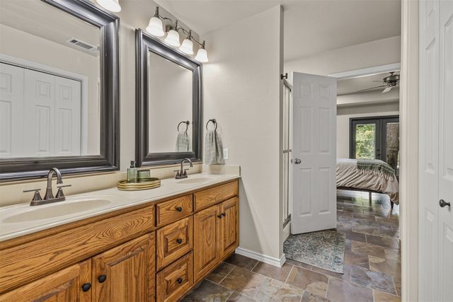 129 Donna Drive, Gun Barrel City, TX 75156