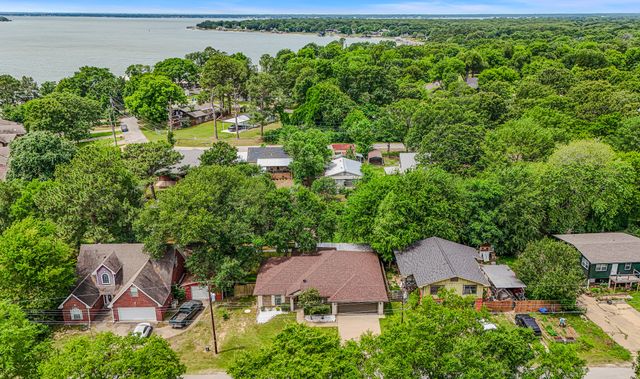 129 Donna Drive, Gun Barrel City, TX 75156