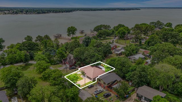 129 Donna Drive, Gun Barrel City, TX 75156