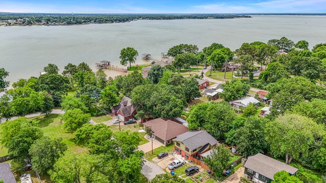 129 Donna Drive, Gun Barrel City, TX 75156