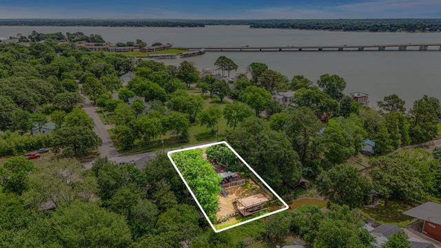 129 Donna Drive, Gun Barrel City, TX 75156