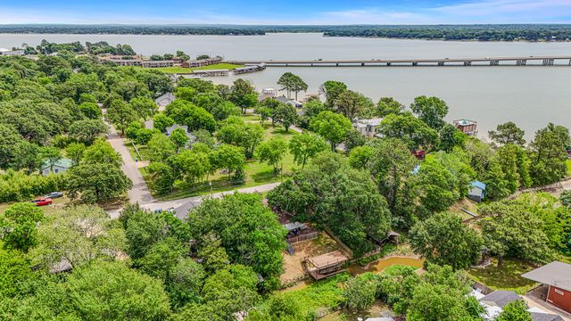 129 Donna Drive, Gun Barrel City, TX 75156