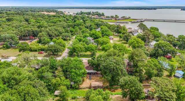 129 Donna Drive, Gun Barrel City, TX 75156