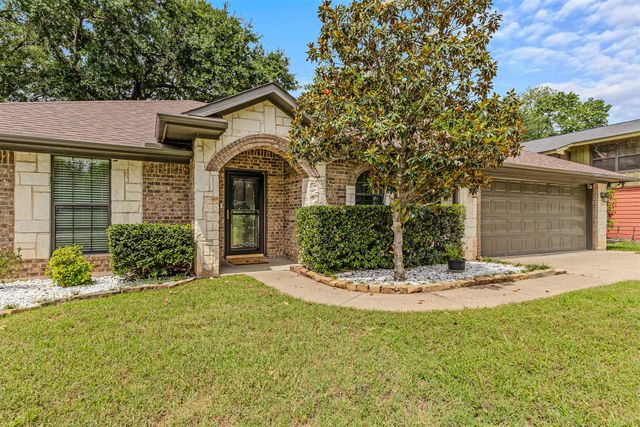 129 Donna Drive, Gun Barrel City, TX 75156