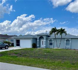 1923 NE 4th TER, Cape Coral, FL 33909