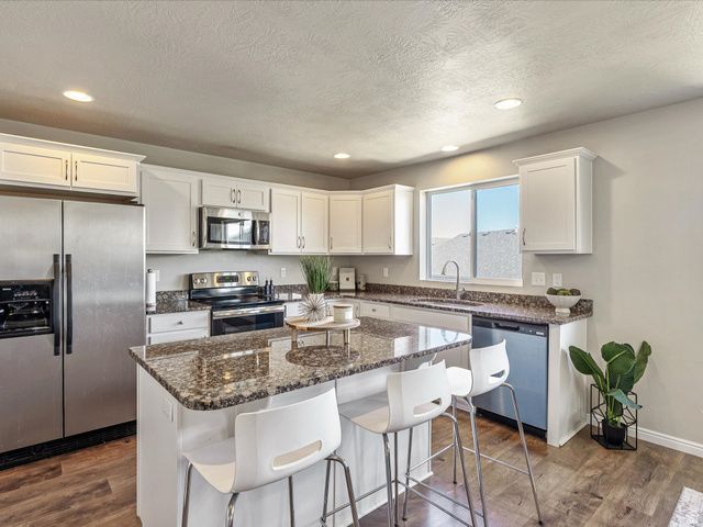 2956 S WILLOW DR, Saratoga Springs, UT 84045