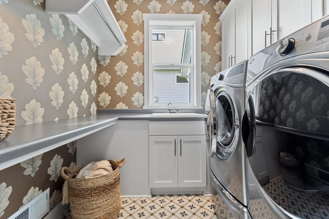 5690 Zanzibar Lane N, Plymouth, MN 55446