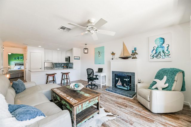 7312 Seawall Boulevard 209, Galveston, TX 77551