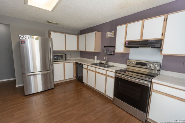 13043 Woller Crk, San Antonio, TX 78249