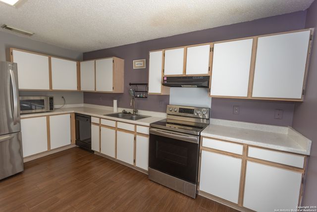 13043 Woller Crk, San Antonio, TX 78249