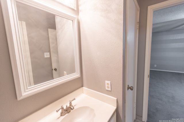 13043 Woller Crk, San Antonio, TX 78249