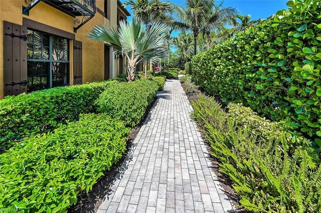 8949 Malibu ST # 304, Naples, FL 34113