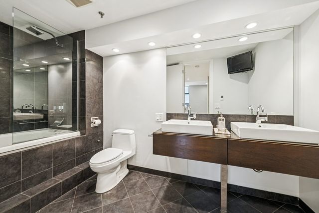 680 N LAKE SHORE Drive 1407, Chicago, IL 60611