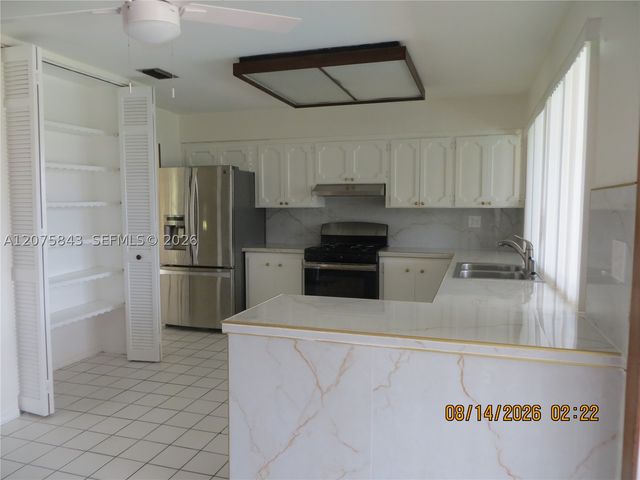 8570 Sunset Strip 8570, Sunrise, FL 33322