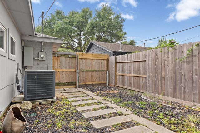 4414 W 43rd Street, Houston, TX 77092