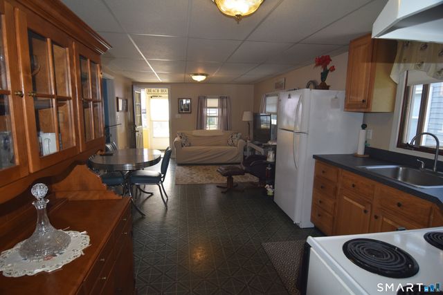 10 Hartford Avenue, Old Lyme, CT 06371