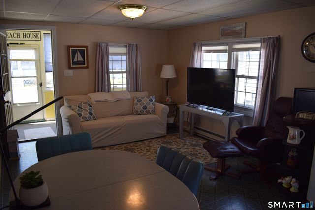 10 Hartford Avenue, Old Lyme, CT 06371