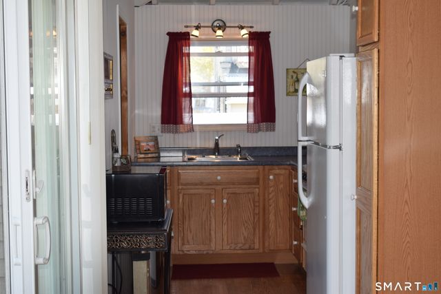 10 Hartford Avenue, Old Lyme, CT 06371