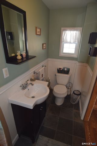 10 Hartford Avenue, Old Lyme, CT 06371