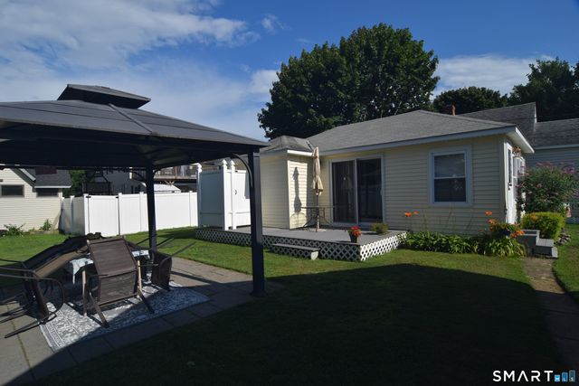 10 Hartford Avenue, Old Lyme, CT 06371