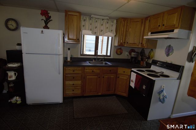 10 Hartford Avenue, Old Lyme, CT 06371