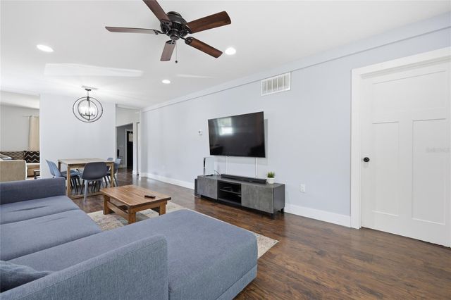 403 NE 9 STREET, Gainesville, FL 32601