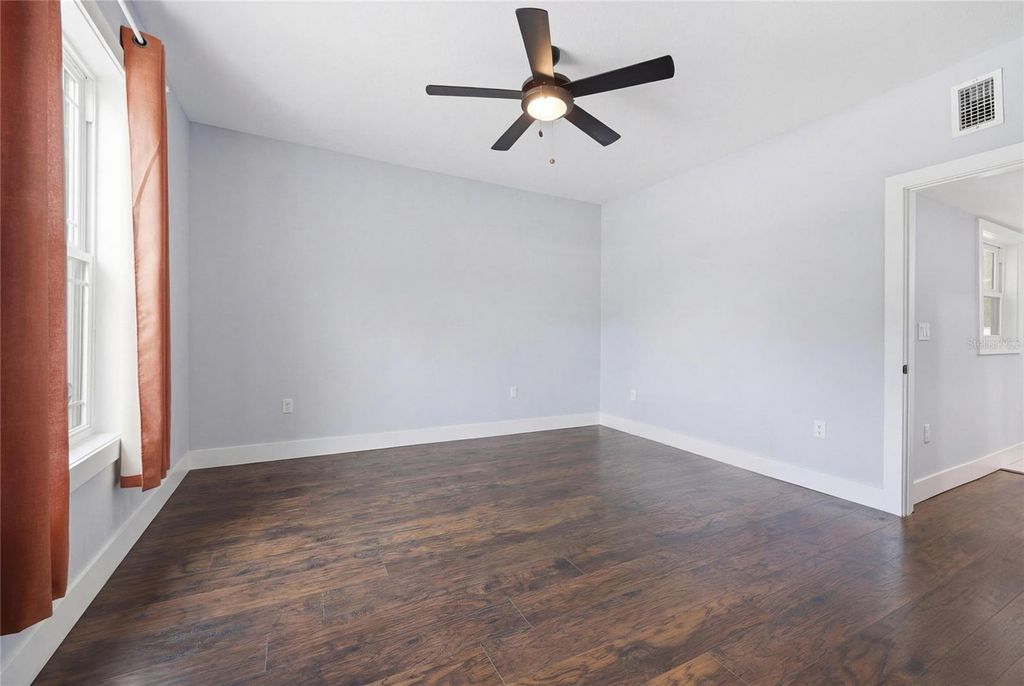 Image 23 of property listing at 403 NE 9 STREET, Gainesville, FL 32601